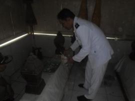 Tabur bunga di makam Eyang Ronggo Mangun Winoto dan R. Suyono Wiryo Diguno