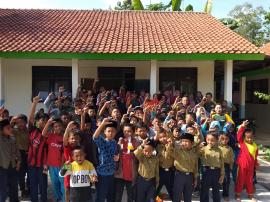 Warga Masyarakat Desa Ngawis Melaksanakan Kegiatan  Jumat Bersih Serentak